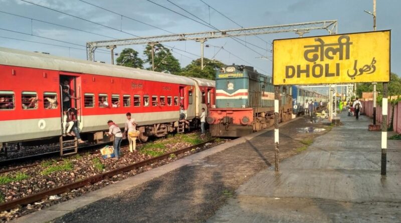 यात्रियों की सुविधा के मद्देनजर अब ढोली में भी रुकेगा अवध-असम एक्सप्रेस 1 img20170809172804hdr5048637 1