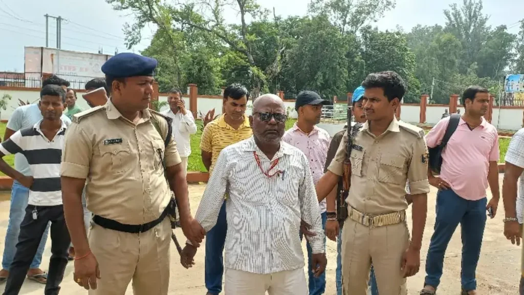 बिहार: SDM ऑफिस का चपरासी घूस लेते गिरफ्तार, 1.60 लाख के साथ निगरानी ने पकड़ा 1 16 09 2025 rohtas bribe case 24049111 1