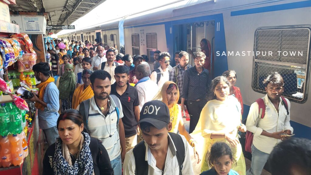 समस्तीपुर-खगड़िया रेलखंड पर पैसेंजर ट्रेनों के लिए लंबा इंतजार, लूज टाइमिंग से यात्रियों की बढ़ीं परेशानी 1 20250329 134604