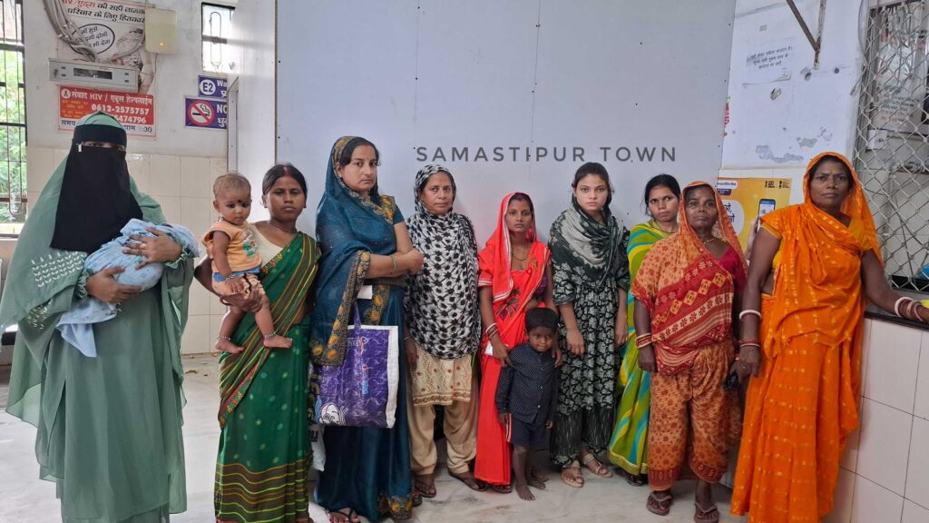 समस्तीपुर सदर अस्पताल में गंदगी व संक्रमण के खतरे के बीच इलाज कराने की है मजबूरी 1 20250830 120549
