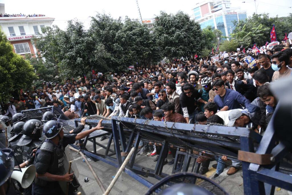 नेपाल में 19 मौत के बाद सोशल मीडिया फिर शुरू, कैबिनेट की बैठक में फैसला 1 20250909 094519