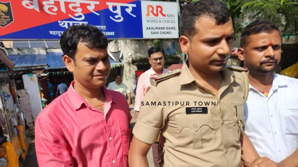 पटना में निगरानी की टीम ने ट्रेनी दरोगा को रिश्वत लेते रंगेहाथ पकड़ा, इतना कैश घूस में मांग रहा था 1 26 09 2025 patna bribe arrest 24060865