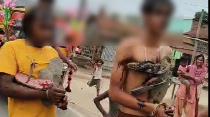 बिहार: छेड़खानी के आरोप में युवकों को दी क्रूर सजा, अर्धनग्न कर रस्सी से बांधकर पीटा, फिर जूतों की माला पहनाई 1 40201e69 b348 46ed 8f7d a0dc643f9178 1758544678097