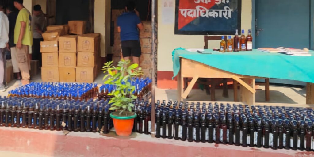 वारिसनगर में पुलिस की ट्रक समेत तीन वाहनों से 2 हजार 965 लीटर विदेशी शराब किया बरामद, गुप्त सूचना के आधार पर कारवाई 1 IMG 20250907 WA0178