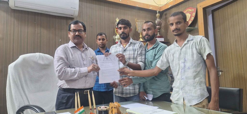 छात्र हित की मांगों को लेकर आइसा ने समस्तीपुर काॅलेज के प्रिंसिपल को सौंपा स्मारपत्र 1 IMG 20250910 WA0054