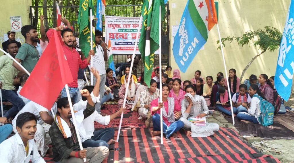 RB काॅलेज दलसिंहसराय में संयुक्त छात्र संगठन का जारी रहेगा तालाबंदी, शनिवार को निकाला जाएगा कुलपति का अर्थी जुलूस 1 IMG 20250912 WA0139