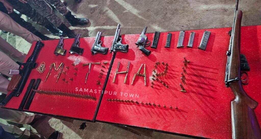 भोजपुर में STF की बड़ी कार्रवाई, AK-47 समेत भारी हथियार बरामद, दो तस्कर गिरफ्तार 1 IMG 20250913 WA0021