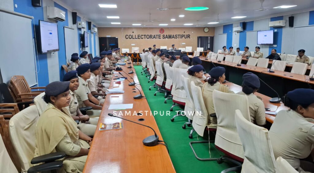 निष्पक्ष मतदान को लेकर हुए बैठक में पुलिसकर्मियों को सख्त निर्देश, चुनाव में अफवाह फैलाने वालों पर होगी कड़ी कार्रवाई 1 IMG 20250922 WA0072