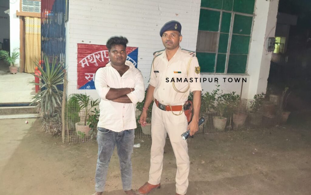 मथुरापुर थाने की पुलिस ने शराब कांड में फरार चल रहे एक आरोपी को किया गिरफ्तार 1 IMG 20250923 WA0016