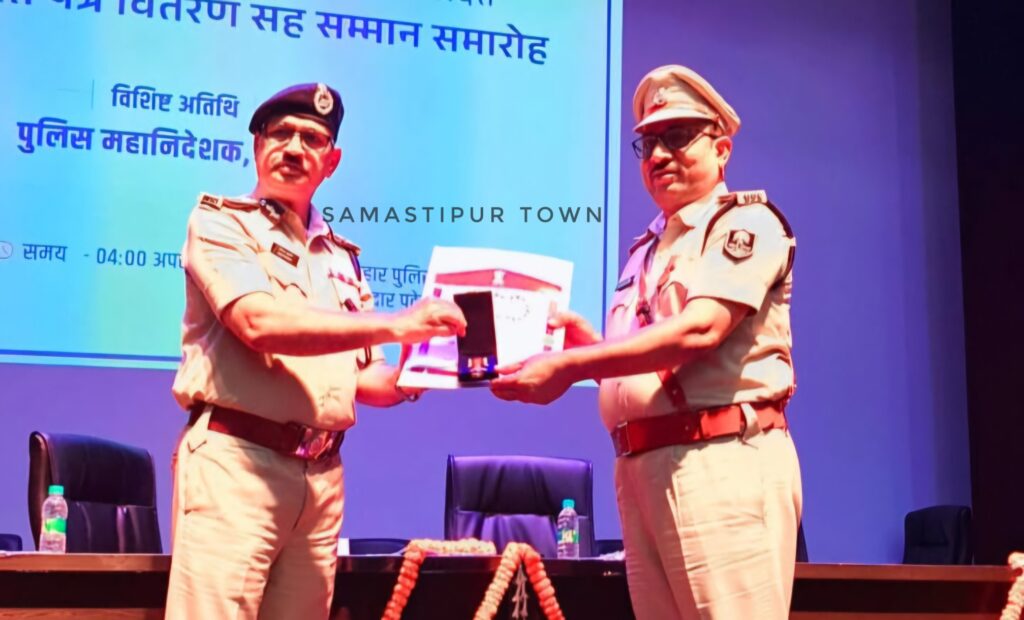 समस्तीपुर सदर एसडीपीओ-1 संजय कुमार पांडेय व पटोरी एसडीपीओ बीके मेधावी हुए सम्मानित 1 IMG 20250924 WA0125