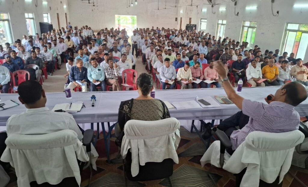EVM से लेकर विधि व्यवस्था तक सभी सेक्टर पदाधिकारियों को समस्तीपुर DM ने सिखाए चुनावी गुर 1 IMG 20250928 WA0047
