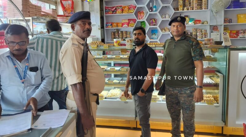 समस्तीपुर शहर के मिठाई दुकानों में खाद्य सुरक्षा को लेकर निरीक्षण, गुणवत्ता जांच के लिए सैंपल भेजे जाएंगे लैब 1 IMG 20250928 WA0116