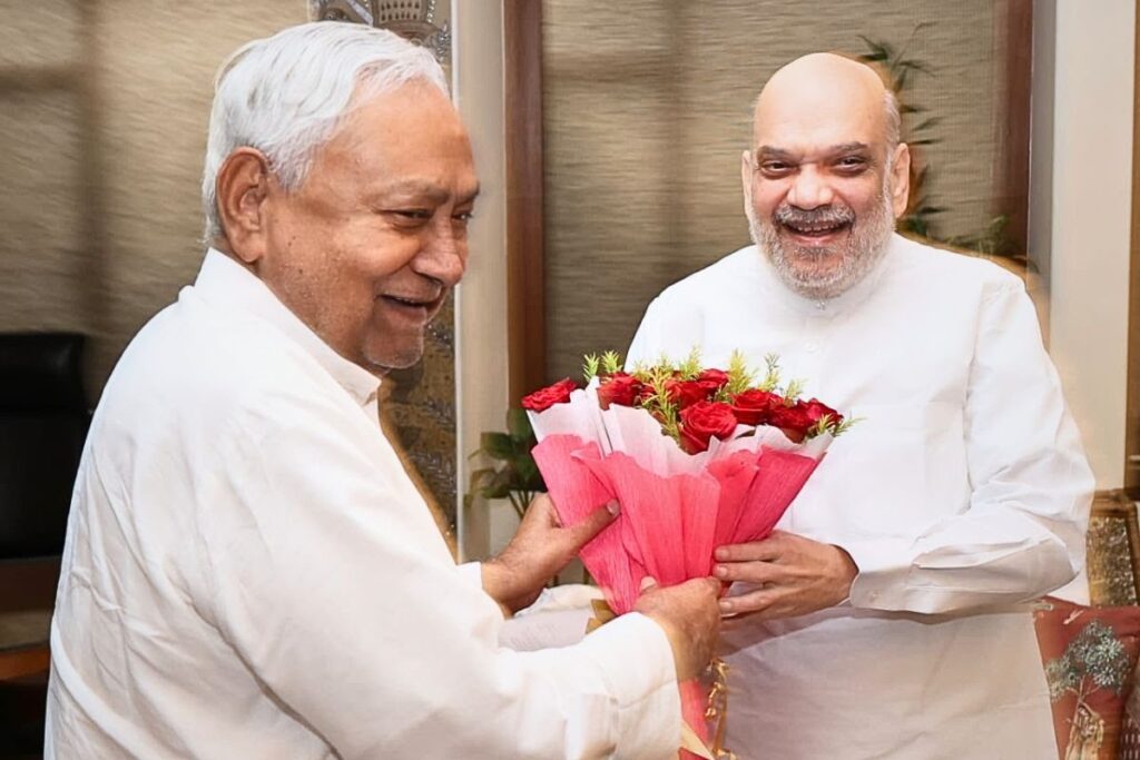 अमित शाह से मिलने होटल पहुंचे नीतीश, बंद कमरे में सीट शेयरिंग समेत कई अहम मुद्दों पर हुई चर्चा 1 cm nitish and amit shah