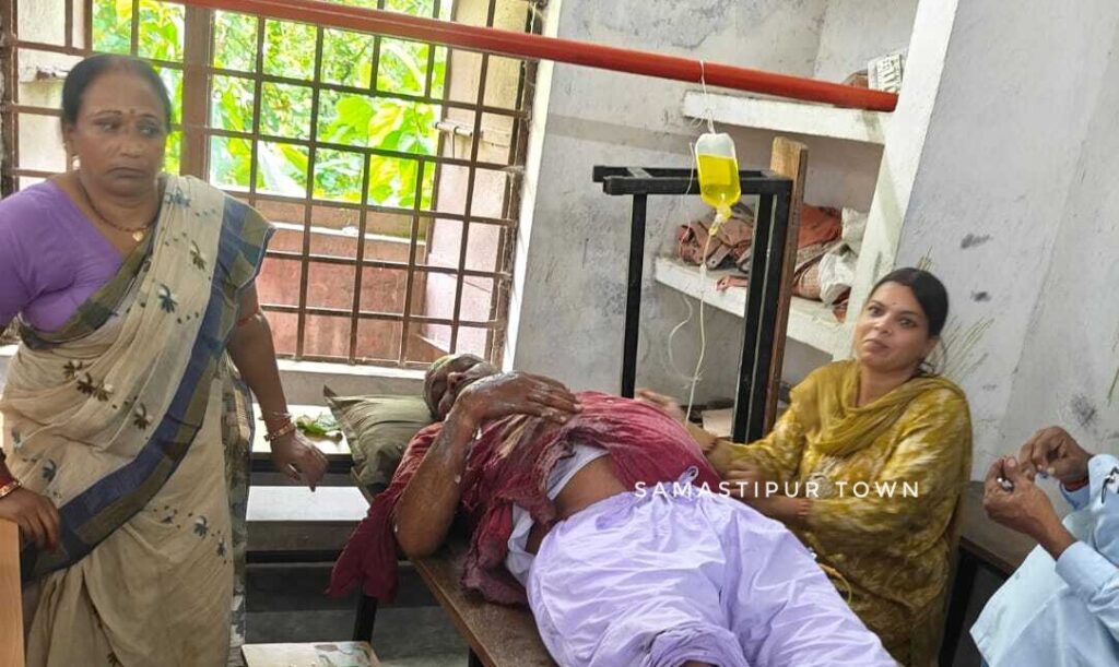 समस्तीपुर के इस विद्यालय में सिलेंडर रिसाव के दौरान दो रसोइया और हेडमास्टर झुलसे, सिलेंडर बदलते समय हादसा 1 file 2025 09 12T15 02 16