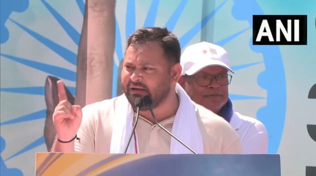 लालू जी आडवाणी जी को गिरफ्तार कर लिए, बेटवा नरेंद्र मोदी से डरेगा? पटना में राहुल के सामने तेजस्वी गरजे 1 nuHzcSqHYSZBJu7Y