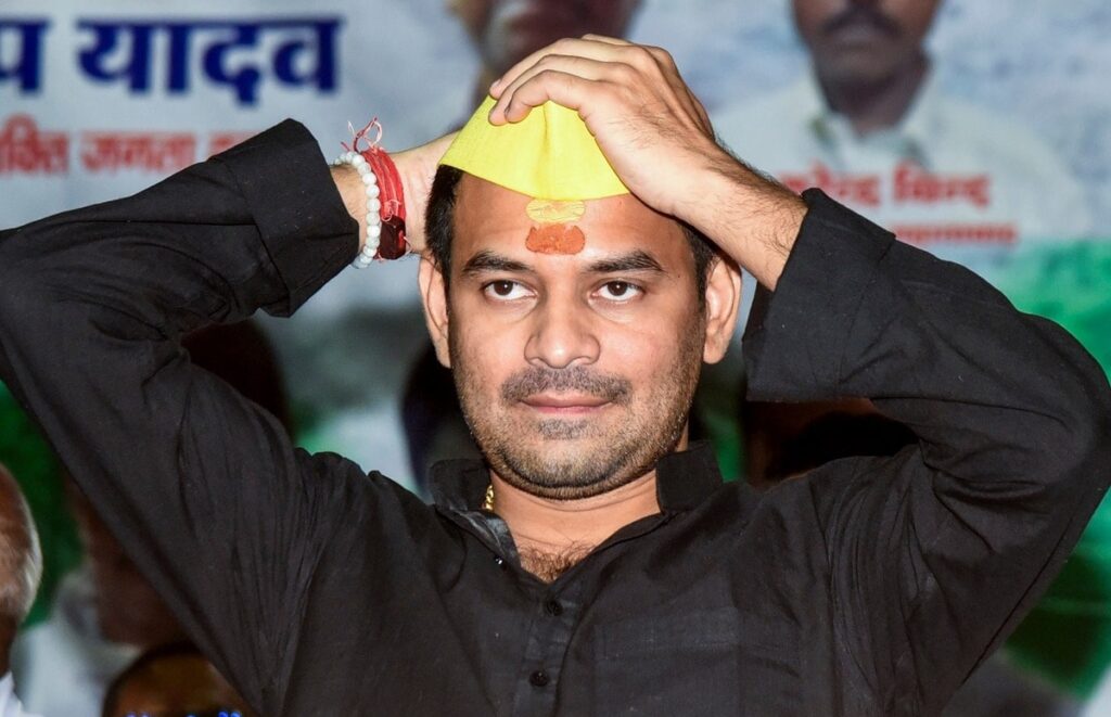 जयचंदों ने RJD को बर्बाद कर दिया... तेजस्वी के 'फेलस्वी' बनने पर तेज प्रताप ने बताई कड़वी सच्चाई 1 tej pratap yadav 1759047919394 1759047919601