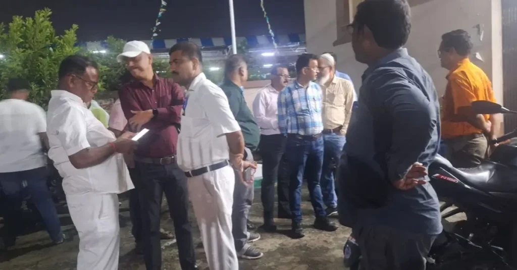 पटना के रेल अफसर की सोनपुर स्टेशन पर मौ'त, ड्यूटी पूरी कर घर लौटते वक्त चलती ट्रेन से गिरे 1 20251004 073137