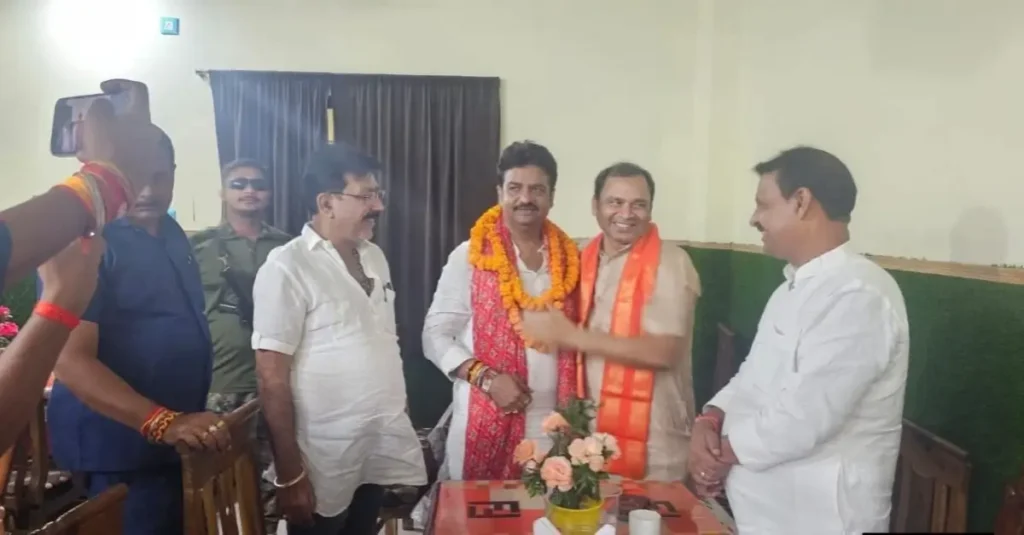 प्रशांत किशोर को झटका; NDA उम्मीदवार के समर्थन में जनसुराज प्रत्याशी ने वापस ले लिया अपना नामांकन 1 20251021 081703