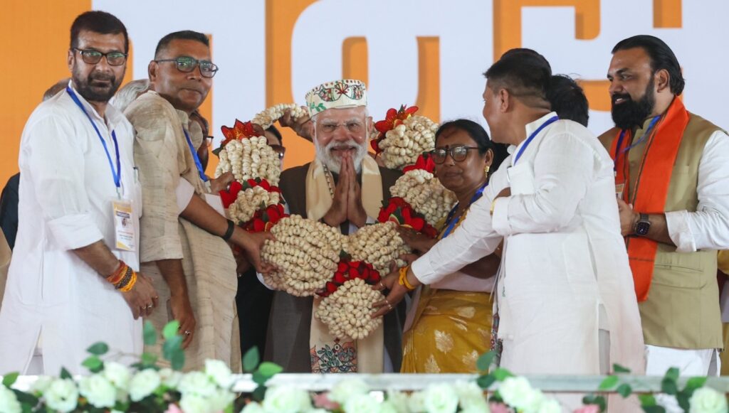 समस्तीपुर से PM मोदी बोले- "अब बिहार मछली मंगवाने वाला नहीं, भेजने वाला राज्य बना", पोखर और माछ के बहाने सहनी समाज को साधने की कोशिश 1 20251024 165329