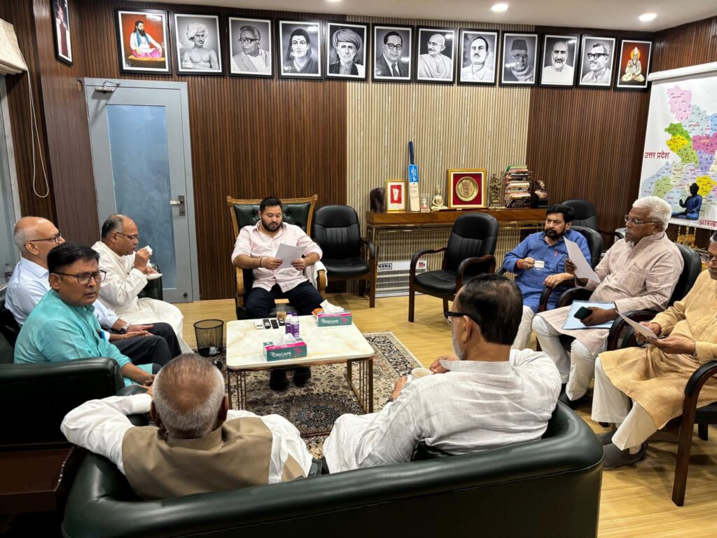 सीटों का तोल-मोल और बैठकों का दौर, बात सिर्फ संख्या की नहीं है... महागठबंधन में फंसे पेंच की कहानी 1 FB IMG 1759859944715