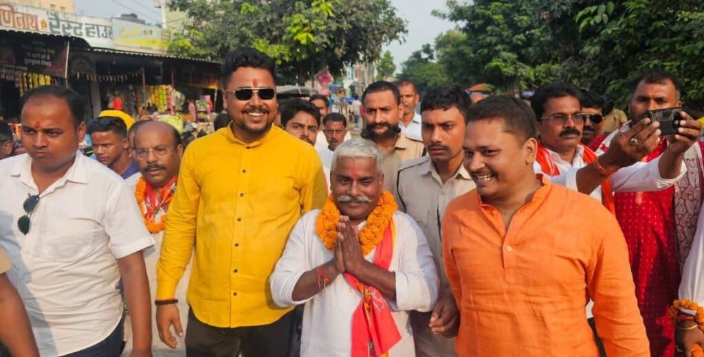 रोसड़ा विधानसभा क्षेत्र से NDA प्रत्याशी के रूप में BJP के वीरेंद्र कुमार ने किया नामांकन 1 FB IMG 1760630645940