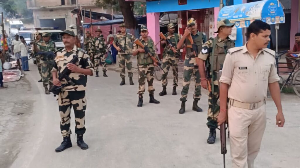 चुनाव के मद्देनजर समस्तीपुर पुलिस चला रही 'ऑपरेशन जखीरा' अभियान, बीते एक हफ्ते में हथियार समेत 211 गिरफ्तार, 5 लाख से अधिक जुर्माना वसूली 1 FB IMG 1760844916146