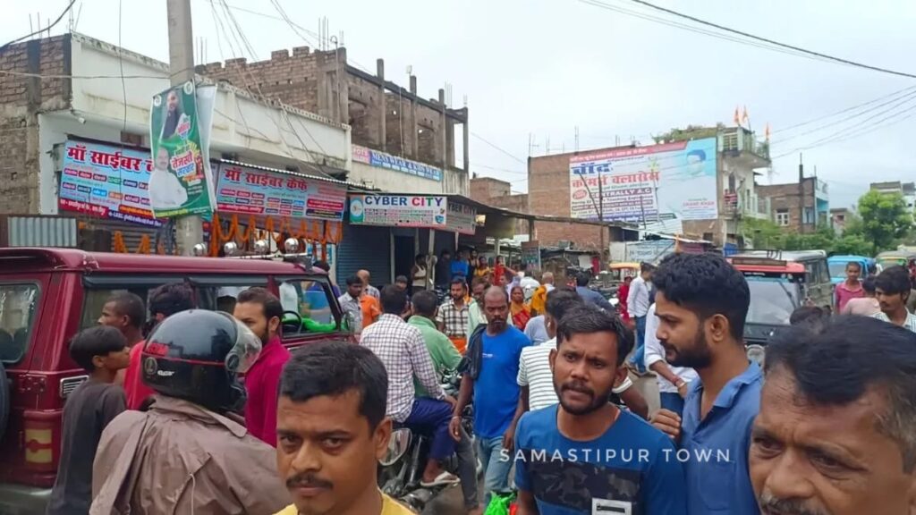 समस्तीपुर काॅलेज के पास किशोरी के कथित अपहरण की कोशिश, भाई ने गाड़ी घेरकर दो युवकों को पकड़ा 1 IMG 20251005 WA0133