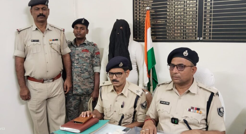ताजपुर के कुख्यात शराब कारोबारी अजय राय को पुलिस ने किया गिरफ्तार, लंबे समय से थी पुलिस को तलाश 1 IMG 20251019 WA0038