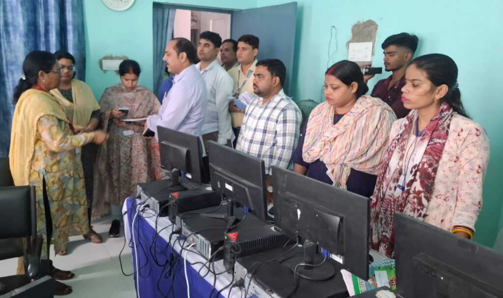 जनरल ऑब्जर्वर ने MCMC कोषांग का किया औचक निरीक्षण, सोशल मीडिया पर प्रसारित पोस्ट की रियल टाइम मॉनिटरिंग रखने का निर्देश 1 IMG 20251021 WA0129