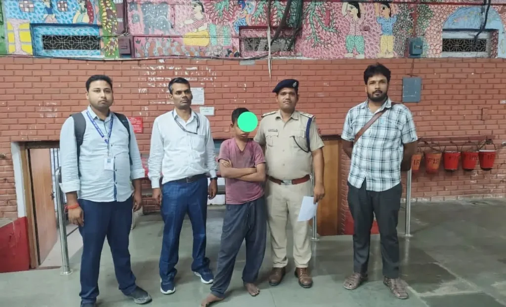 'ऑपरेशन नन्हे फरिश्ते' के तहत भटके नाबालिग बच्चे का रेस्क्यू कर दिलाया सहारा 1 IMG 20251024 WA0005