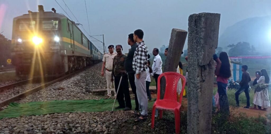 लोको पायलट को धीमी रफ्तार से सीटी बजाते हुए ट्रेन के परिचालन का मिला निर्देश, समस्तीपुर-दरभंगा ट्रैक पर वर्ष 2016 में हुआ था गंभीर हादसा 1 app 1731071041672e0c418ec96 20241108 183239