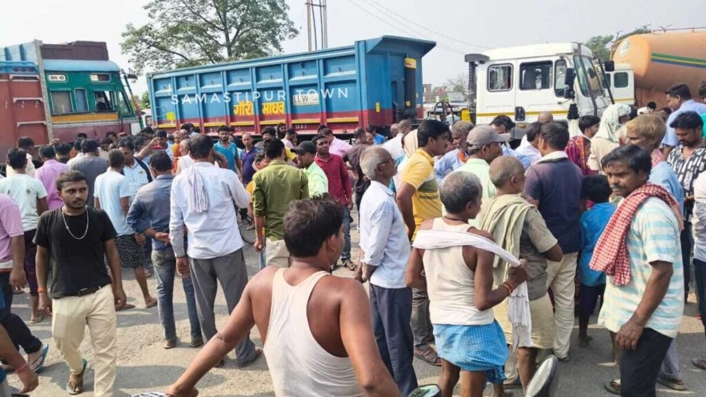 दलसिंहसराय में दो बाइकों की आमने-सामने की टक्कर में सब्जी बेचकर घर जा रहे किसान की मौ'त, सड़क जाम 1 file 2025 10 17T14 45 48 1200x675 1