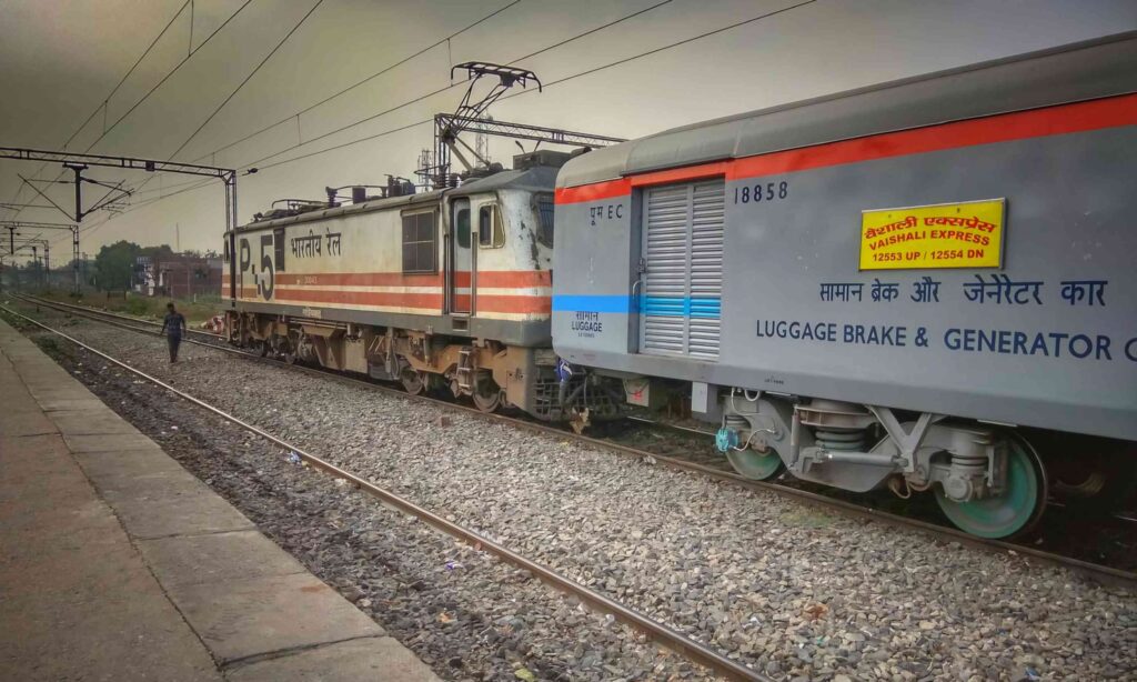 वैशाली एक्सप्रेस ट्रेन से सफर करना हुआ सस्ता, इस वजह से कम हुआ किराया 1 img20180523164517hdr024727468 1