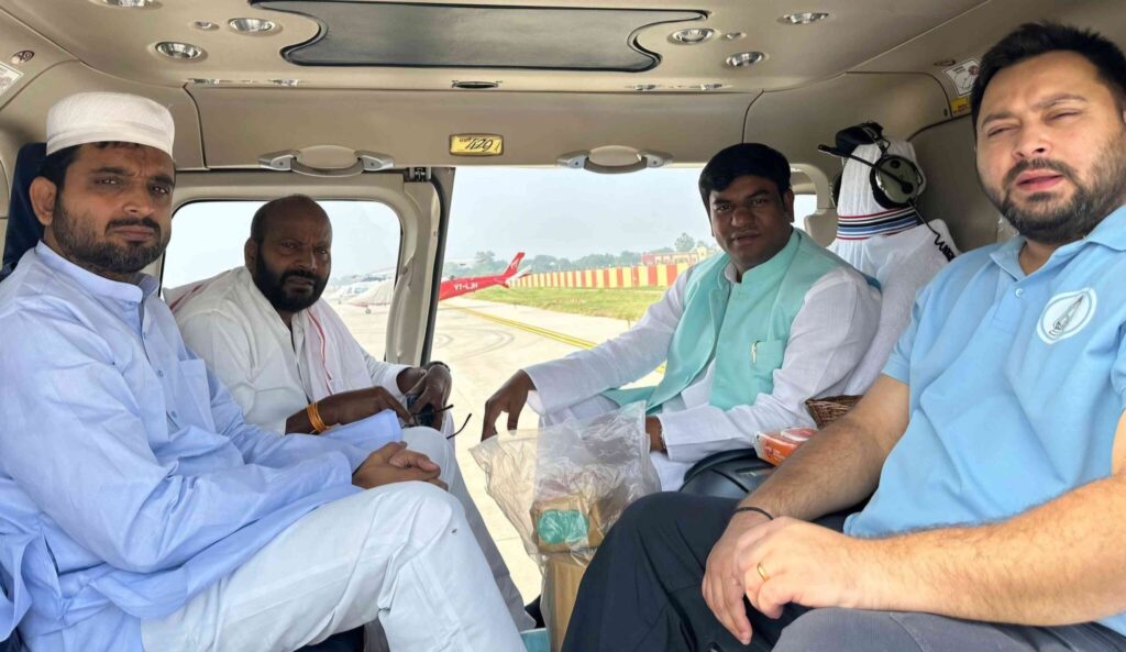 तेजस्वी की पहली चुनाव यात्रा पर मुकेश सहनी और आईपी गुप्ता के साथ चौथा आदमी कौन? 1 tejs 1761315620309 1761315627198 1