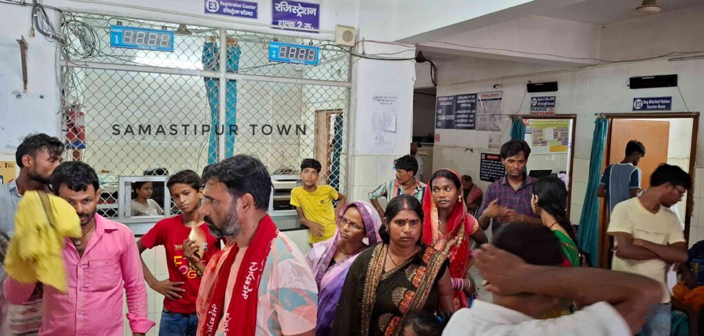 समस्तीपुर : सुबह-शाम ठंड, दोपहर में गर्मी, तापमान के उतार-चढ़ाव से सदर अस्पताल में बढ़ी मरीजों की भीड़ 1 1000453575