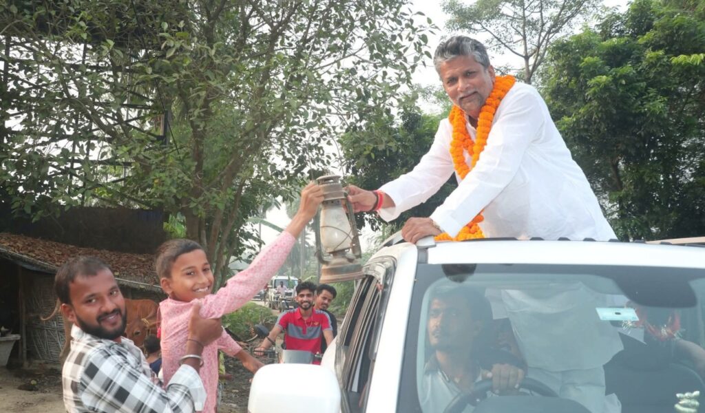 उजियारपुर से लालटेन जलाने के आलोक मेहता सफल, लगाई जीत की हैट्रिक 1 FB IMG 1763182224272