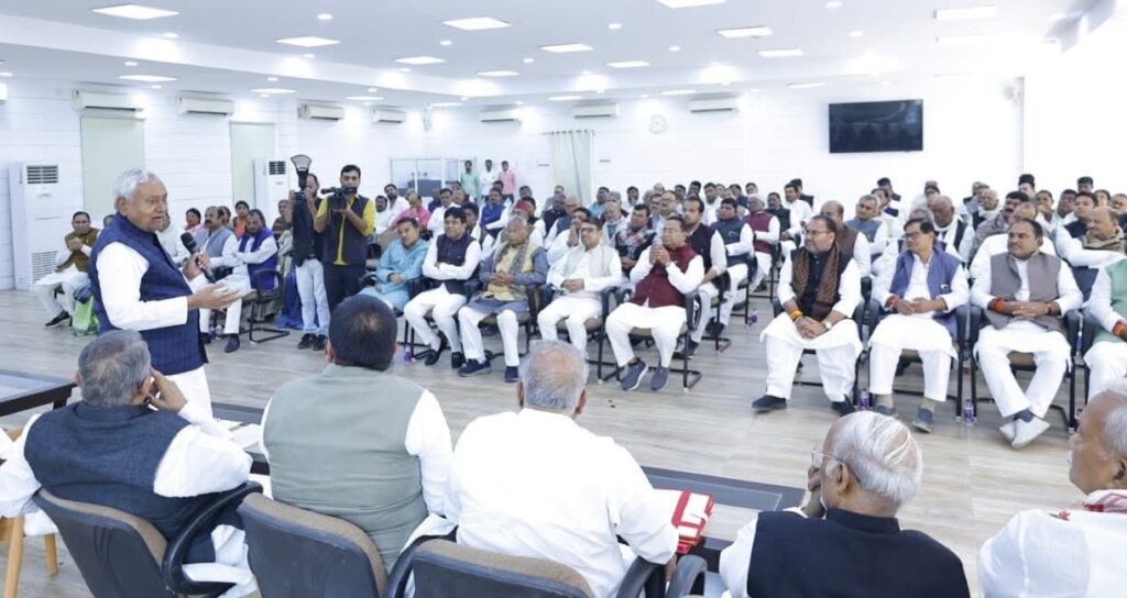 कल छोटा रहेगा, घबराना नहीं है; शपथ ग्रहण पर नीतीश का संकेत, कैबिनेट विस्तार खरमास के बाद 1 FB IMG 1763543750834