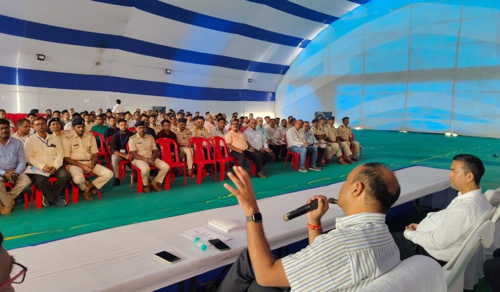 आज कुछ ही घंटों बाद थम जाएगा चुनाव प्रचार, समस्तीपुर में मतदान सामग्री के वितरण की सभी तैयारी पूरी 1 IMG 20251104 WA0031
