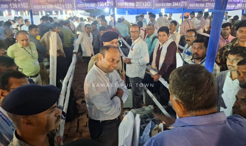 समस्तीपुर काॅलेज पर देर रात तक EVM होता रहा जमा, DM और SP खुद रहे मौजूद 1 IMG 20251107 WA0001