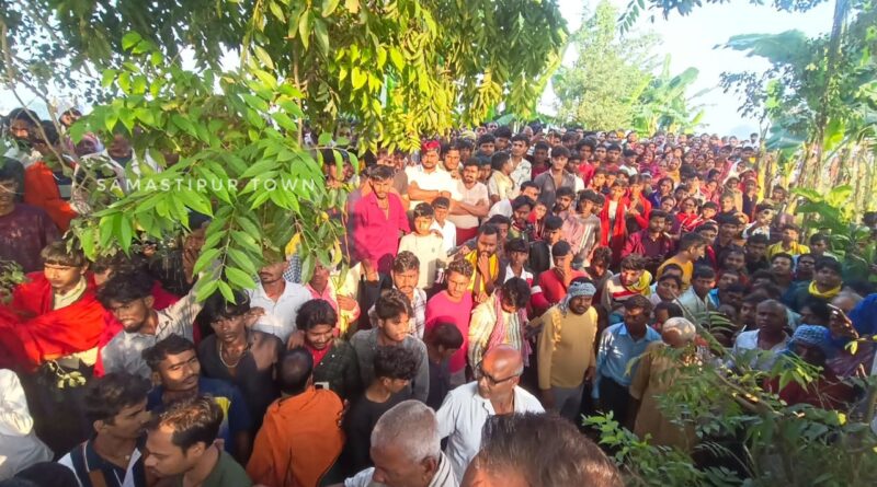 समस्तीपुर में नाबालिग प्रेमी जोड़ा पेड़ से एक साथ ल'टका मिला, इलाके में सनसनी; परिजनों ने ह'त्या की जतायी आशंका, पुलिस जांच में जुटी 1 IMG 20251108 WA0005