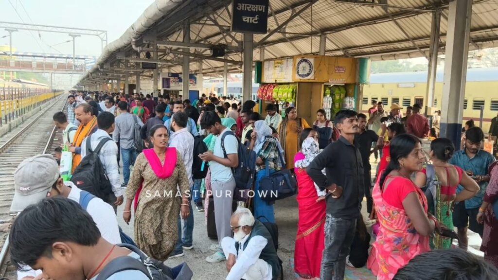 समस्तीपुर : चुनाव बाद दो वक्त की रोटी के लिये परदेश लौटने की जद्दोजहद, ट्रेनों में सामान्य से अधिक भीड़ 1 IMG 20251109 WA0017