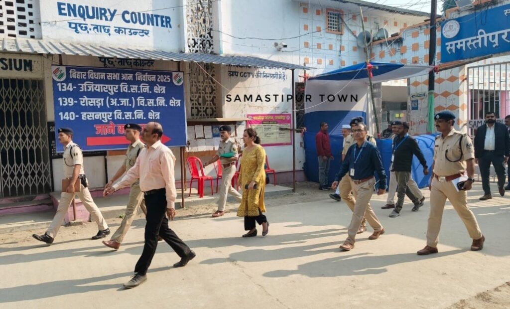 समस्तीपुर कॉलेज स्थित वज्रगृह की सुरक्षा व्यवस्था का डीएम ने किया निरीक्षण, काउंटिंग तक वज्रगृह को अभेद्य सुरक्षा घेरे में रखने का आदेश 1 IMG 20251110 WA0054