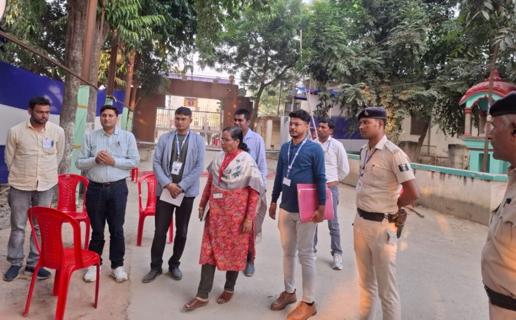 मोरवा विधानसभा क्षेत्र की ऑब्जर्वर वज्रगृह और मतगणना कक्ष का किया निरीक्षण 1 IMG 20251112 WA0059
