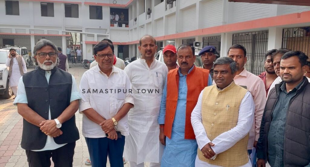 निष्पक्ष मतगणना की मांग को लेकर महागठबंधन के प्रत्याशियों ने समस्तीपुर डीएम से की मुलाकात 1 IMG 20251113 WA0052