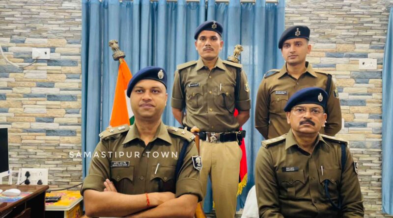 पिकअप चालक और उसका दोस्त ही निकला लूटकांड का आरोपी, मालिक ने बिस्कुट के थौक विक्रेता को देने के लिये चालक को सौंपा था 1 IMG 20251125 WA0045