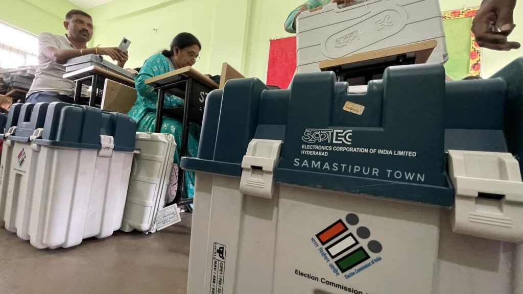 समस्तीपुर में 6 नवंबर को मतदान के बाद EVM संग्रहण की तैयारी पूरी, सभी 10 विधानसभा क्षेत्रों के लिए 160 काउंटर स्थापित 1 IMG 7617