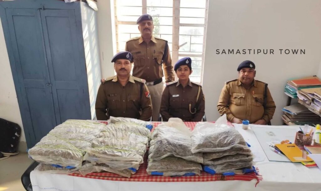 RPF ने जयनगर से समस्तीपुर आ रही ट्रेन से पकड़ा 24 किलो गांजा, तस्कर हुआ फरार 1 darbhanga ganja 1763881763471 1