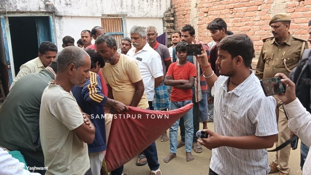 इलाज का पैसा जमा नहीं करने पर बंधक बने मरीज को स्वास्थ्य विभाग की टीम ने समस्तीपुर पुलिस की मदद से कराया मुक्त 1 file 2025 11 22T14 04 06 1200x675 1