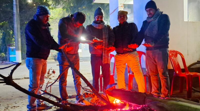 समस्तीपुर जिले में सर्द हवा से ठिठुर रहे लोग, दो दिनों तक 'कोल्ड-डे' की रहेगी स्थिति 1 20251221 192742