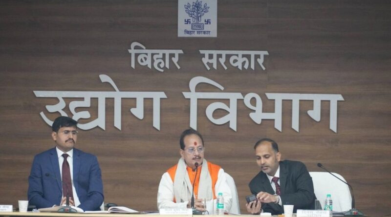 विकास को मिलेगी रफ्तार, खाली जमीन पर उद्योग लगाएगी सरकार, जिलों में बन रहा लैंड बैंक 1 Bihar Department of Land and Revenue Minister Vijay Kumar Sinha